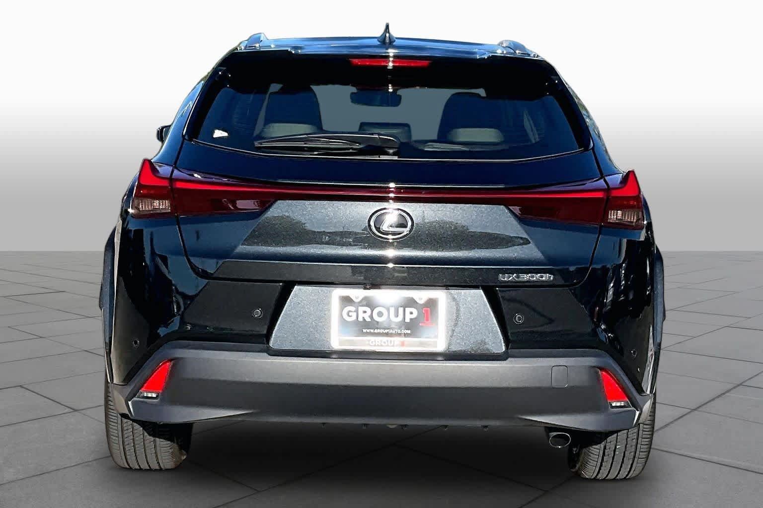 Used 2025 Lexus UX 300h FWD w/ Accessory Package (Z1) image 5