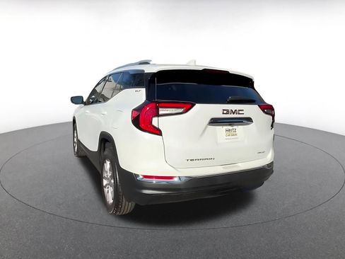 Used 2024 GMC Terrain SLT image 11