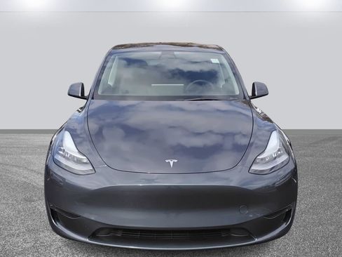 Used 2023 Tesla Model Y AWD image 2