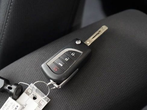 Used 2025 Toyota Corolla LE image 36