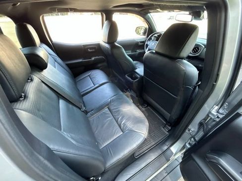 Used 2020 Toyota Tacoma TRD Sport w/ TRD Premium Sport Package AWD/4WD image 35