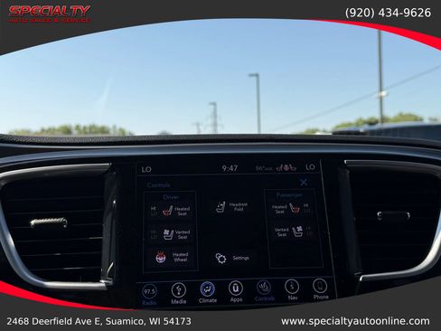 Used 2018 Chrysler Pacifica Limited FWD image 31