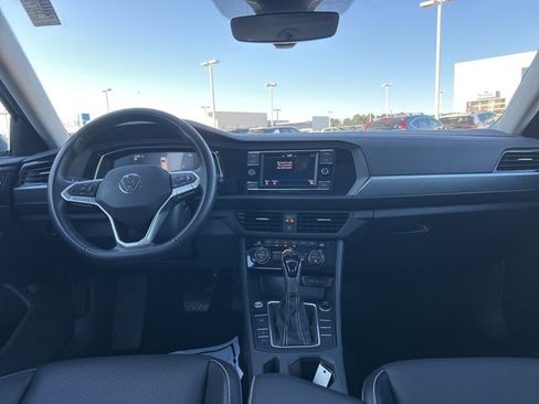 Used 2024 Volkswagen Jetta SE image 12