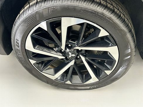 Used 2024 Mitsubishi Outlander SE image 11