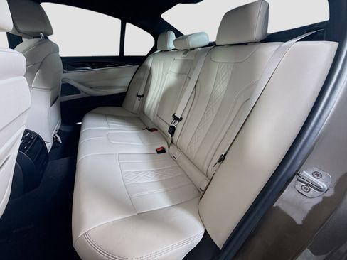 Used 2018 BMW 540i w/ Luxury Seating Package RWD image 25