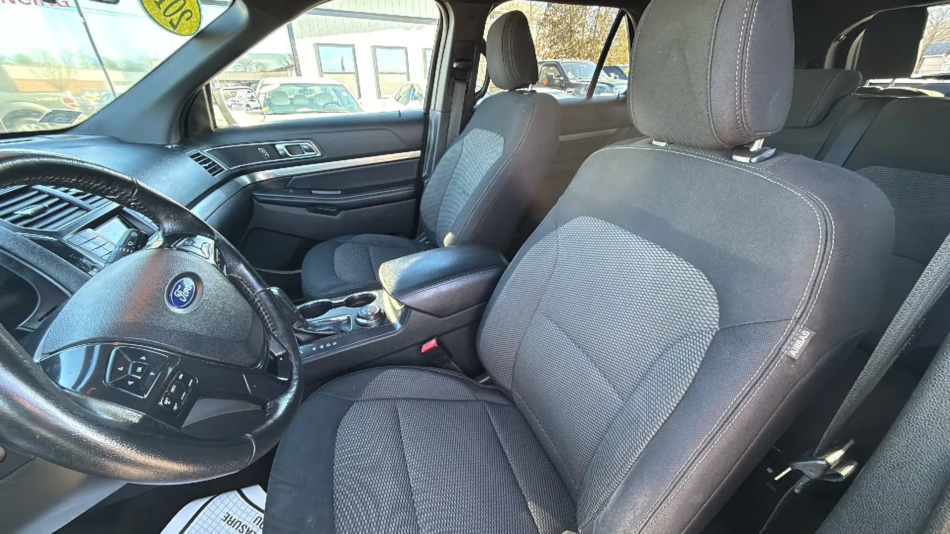 Used 2018 Ford Explorer XLT AWD/4WD image 16