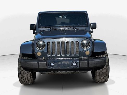Used 2017 Jeep Wrangler Unlimited Sahara w/ Connectivity Group AWD/4WD image 12