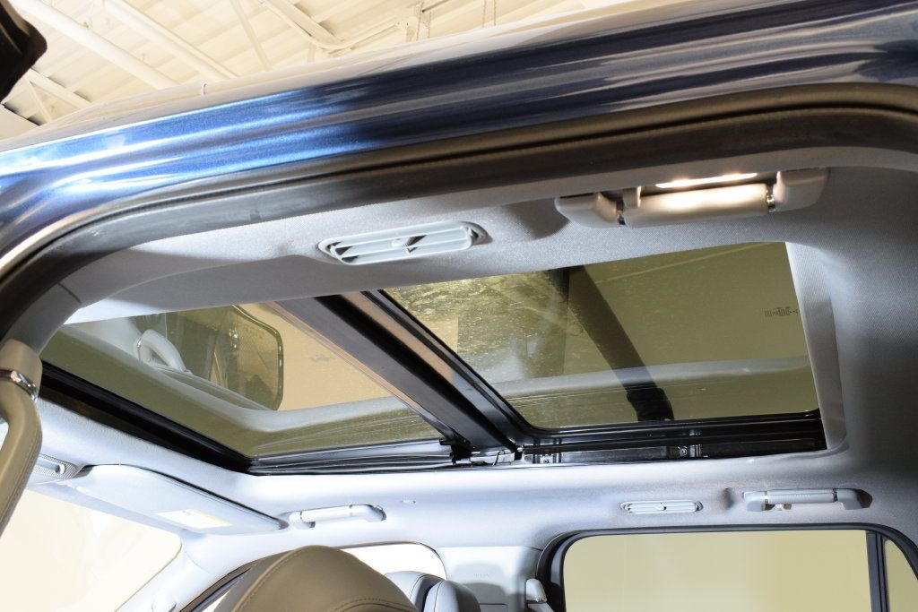 Used 2019 Lincoln Navigator Reserve w/ Cargo Package AWD/4WD image 4