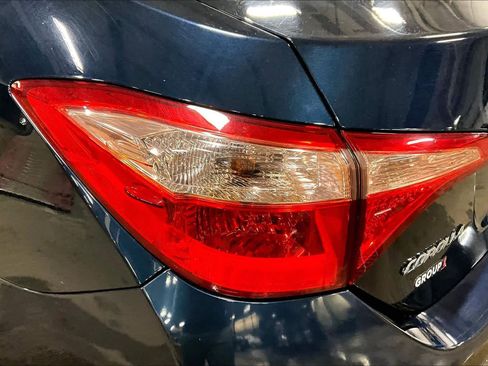 Used 2018 Toyota Corolla LE image 26