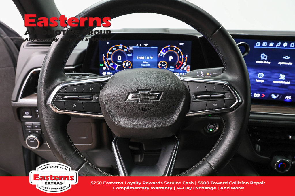 Used 2025 Chevrolet Suburban Z71 AWD/4WD image 11