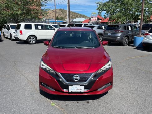 Used 2018 Nissan Leaf SV w/ SV Technology Package FWD image 8