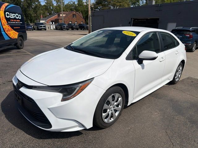 Used 2025 Toyota Corolla LE FWD image 3