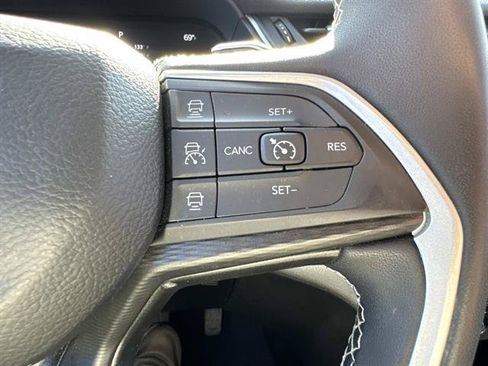 Used 2023 Jeep Grand Cherokee L Laredo AWD/4WD image 14