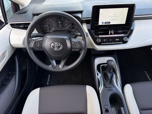 Used 2025 Toyota Corolla LE image 12