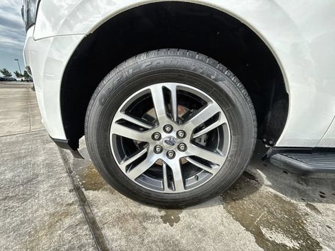 Used 2024 Ford Expedition XLT RWD image 10