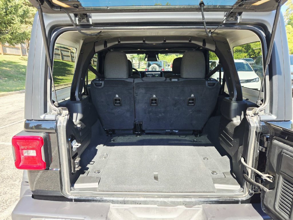 Used 2026 Jeep Wrangler Unlimited Rubicon AWD/4WD image 14