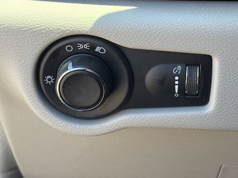 Used 2019 Chrysler Pacifica L FWD image 53