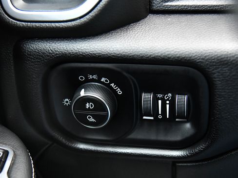 Used 2024 RAM 2500 Laramie image 40