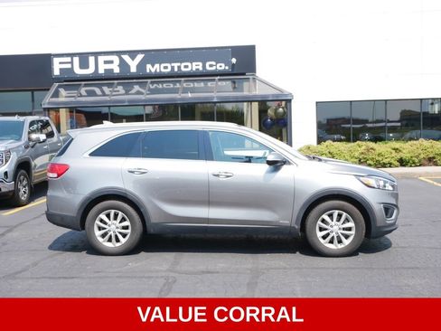 Used 2017 Kia Sorento AWD w/ LX Convenience Package image 1