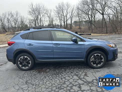 Used 2022 Subaru Crosstrek 2.0i Premium w/ Moonroof Package image 2