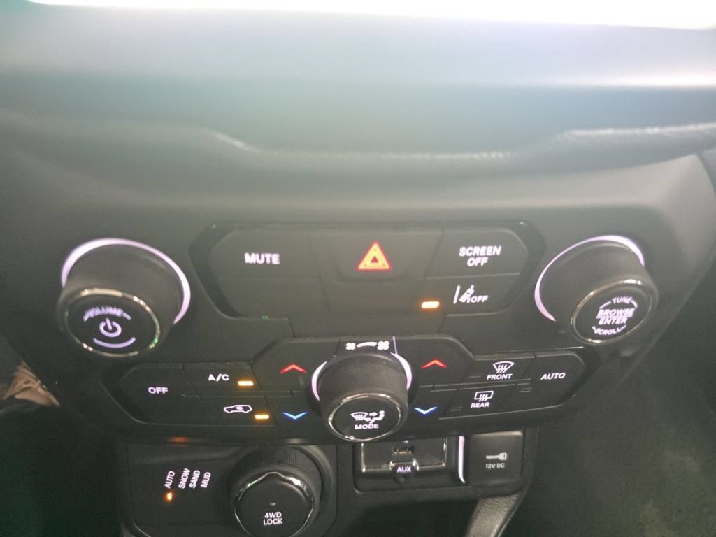 Used 2023 Jeep Renegade Latitude AWD/4WD image 23