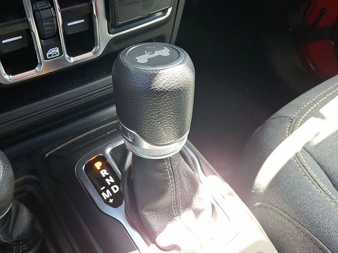 Used 2025 Jeep Wrangler Unlimited Sahara w/ Safety Group AWD/4WD image 18