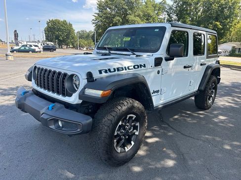 Used 2025 Jeep Wrangler Unlimited Rubicon 4xe w/ Convenience Group AWD/4WD image 3