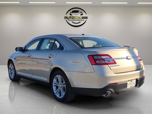 Used 2018 Ford Taurus SE image 5