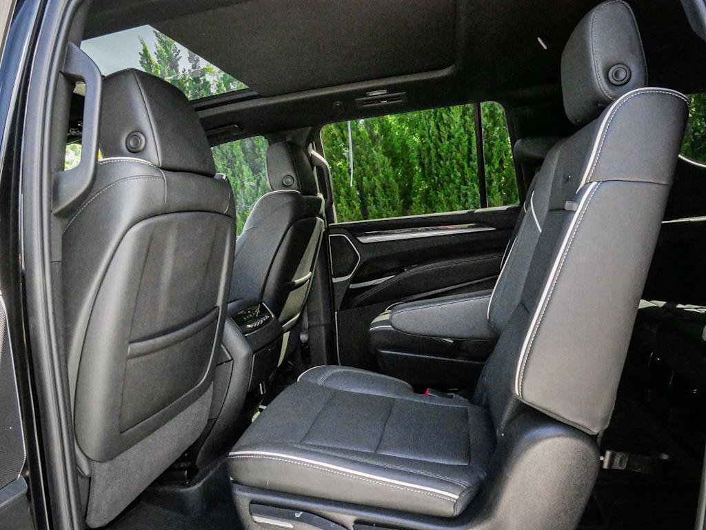 Used 2025 Cadillac Escalade ESV Sport w/ Touring Package AWD/4WD image 31