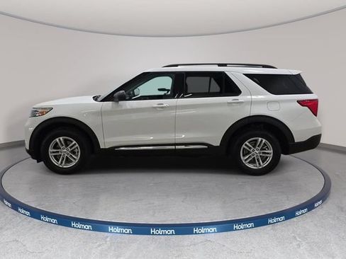 Used 2023 Ford Explorer XLT w/ Equipment Group 202A AWD/4WD image 9