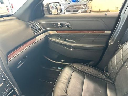Used 2018 Ford Explorer Platinum AWD/4WD image 27