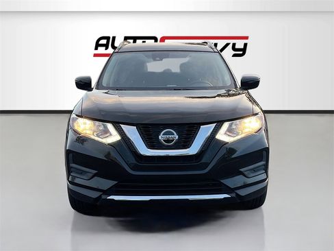 Used 2020 Nissan Rogue SV image 2