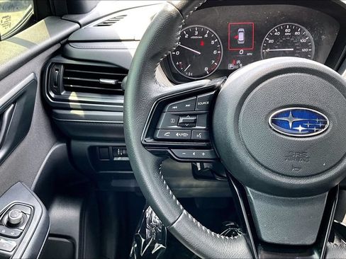 Used 2025 Subaru Forester Premium AWD/4WD image 13