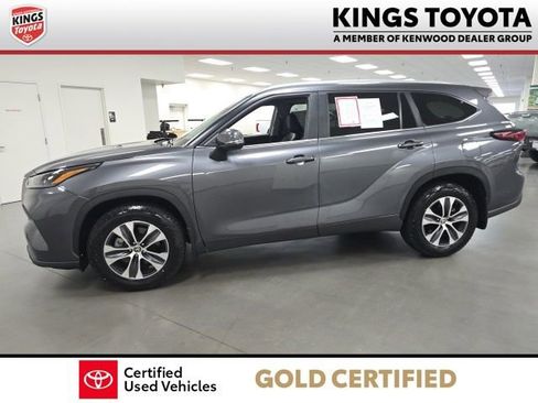 Certified 2024 Toyota Highlander XLE AWD/4WD image 4