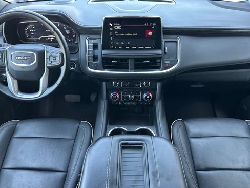 Used 2024 GMC Yukon XL SLT image 3