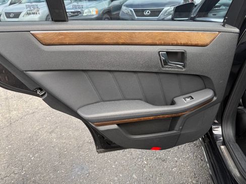 Used 2011 Mercedes-Benz E 350 4MATIC Sedan image 23