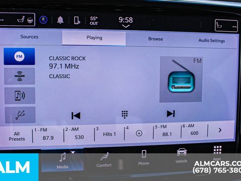 Used 2023 Chrysler Pacifica Touring-L image 37