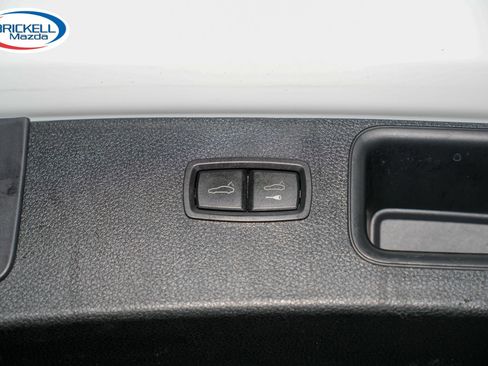 Used 2022 Porsche Macan AWD/4WD image 10