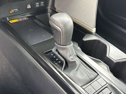 Used 2025 Toyota Camry SE FWD image 13