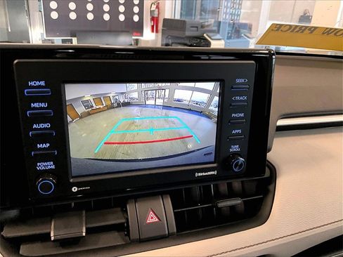 Used 2022 Toyota RAV4 XLE image 19