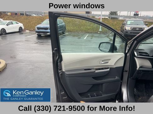 Used 2024 Toyota Sienna XLE image 25