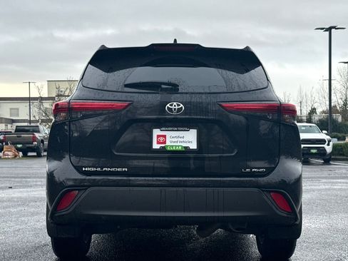 Certified 2023 Toyota Highlander LE image 4