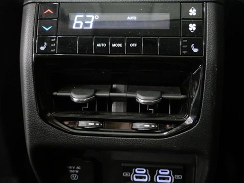 Used 2023 Jeep Grand Cherokee L Limited w/ Luxury Tech Group II AWD/4WD image 27