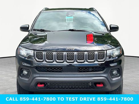 Used 2023 Jeep Compass Trailhawk AWD/4WD image 2