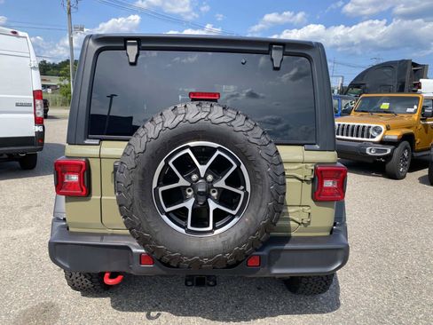 Certified 2026 Jeep Wrangler Unlimited Rubicon AWD/4WD image 4
