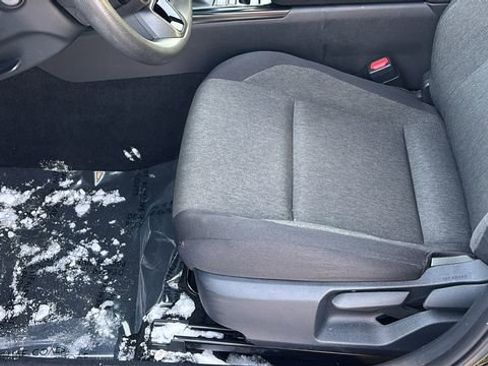 Used 2025 Toyota Camry LE image 27