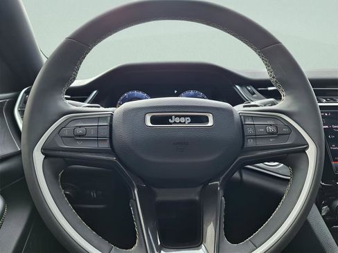 Used 2023 Jeep Grand Cherokee L Laredo image 19