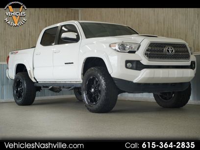 Used 2017 Toyota Tacoma TRD Sport w/ Tow Package (A/T)