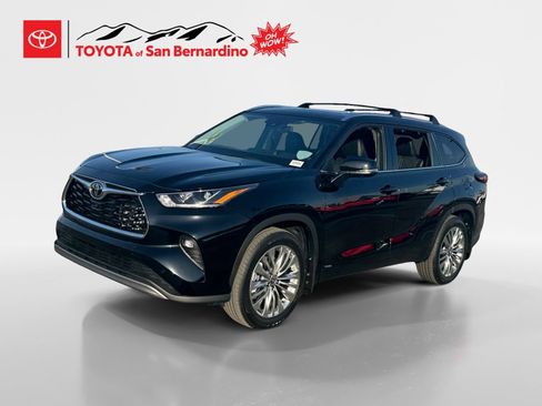 Certified 2026 Toyota Highlander Platinum AWD/4WD image 1
