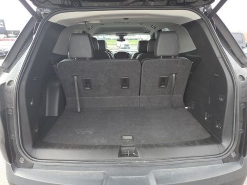 Used 2021 Chevrolet Traverse RS image 12